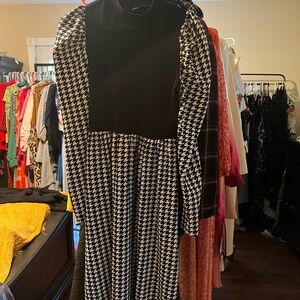 Size medium. Like new. Top portion is stretchy can fit a small. IMO